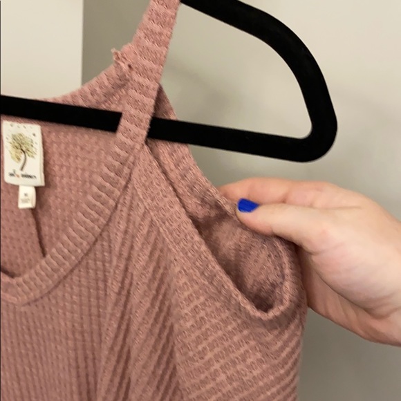 Sweater with cut out shoulder sleeves - Picture 3 of 3